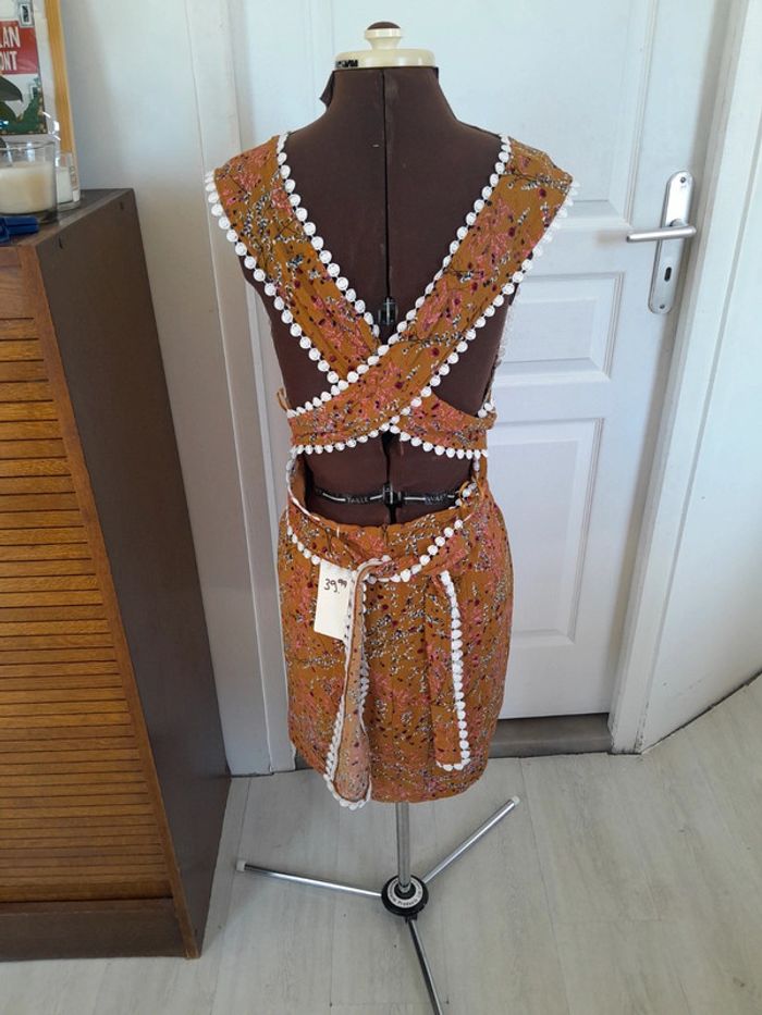 Jolie robe neuve courte dos nu avec ceinture à nouer Lovie&Co - photo numéro 2