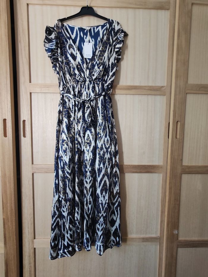 Robe longue taille 36 38 neuve marine et or
