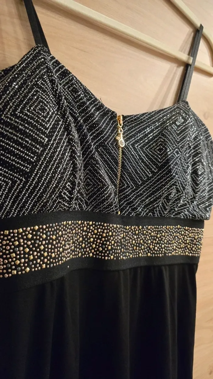 Robe festive neuve ! - photo numéro 3