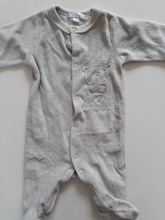 Pyjama 1 mois - photo numéro 3
