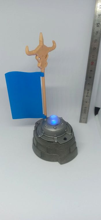 Base lumineuse avec lumière violette et drapeau playmobil