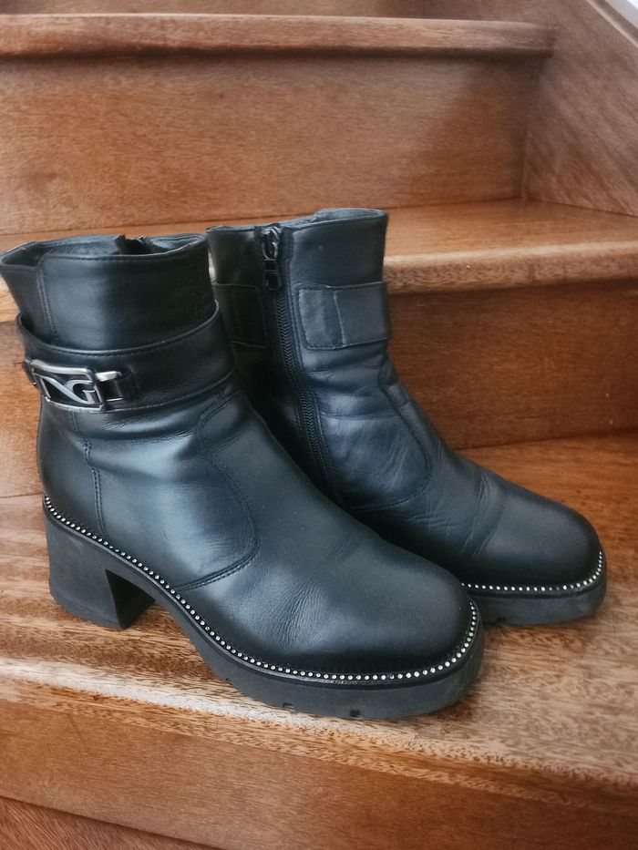 Bottines noir en cuir avec strass autour de la semelle - photo numéro 2