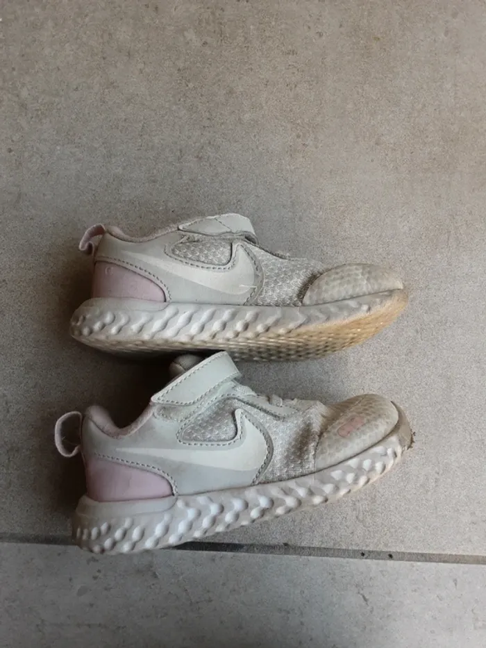 Basket nike blanc P. 25 - photo numéro 2
