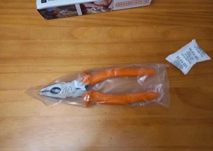 Pince universelle 180mm Black & Decker Neuve (n°2) - photo numéro 3