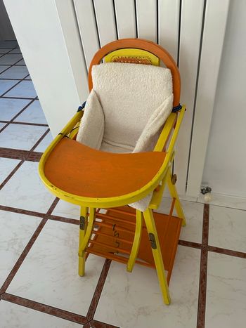Chaise haute bébé 