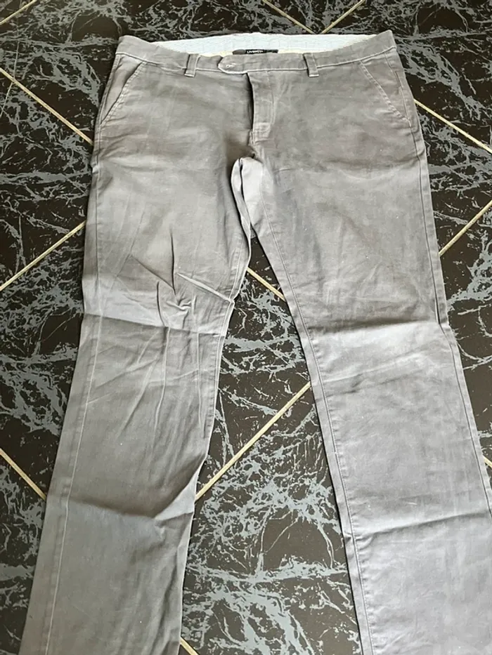 Pantalon gris chino levergy 48