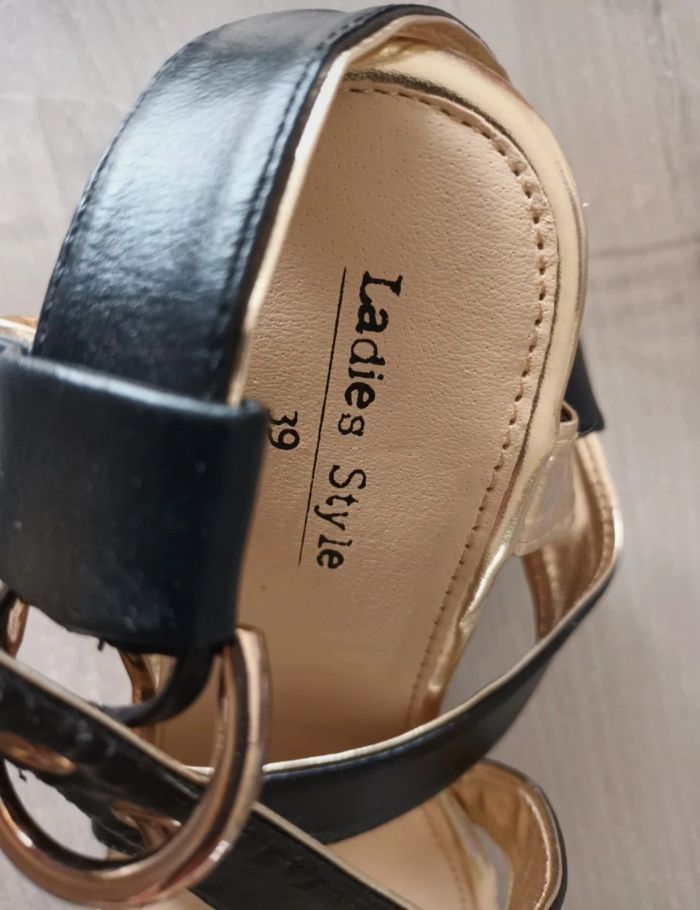 Chaussure pointure 39 - photo numéro 3