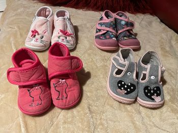 Lot de chaussons bebe filles - Différentes tailles 