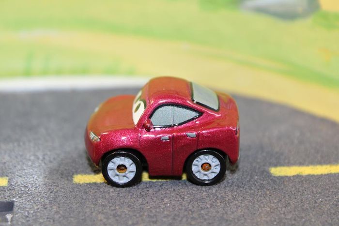 Disney Pixar cars min racer Natali Certain - photo numéro 2