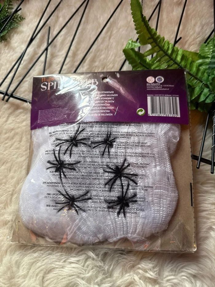 Toile araignées + 6 araignées  NEUF