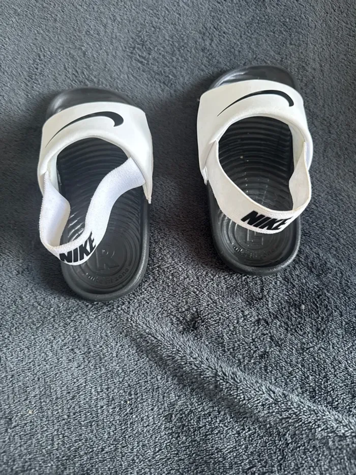 Claquette Nike taille 25 - photo numéro 3