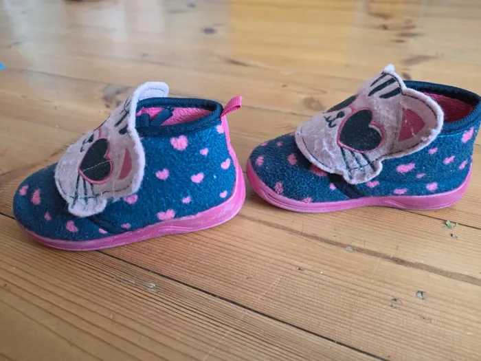 Deux paires de chaussons/chaussure 22 - photo numéro 5