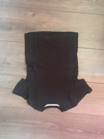 TEE shirt noir 5 ans