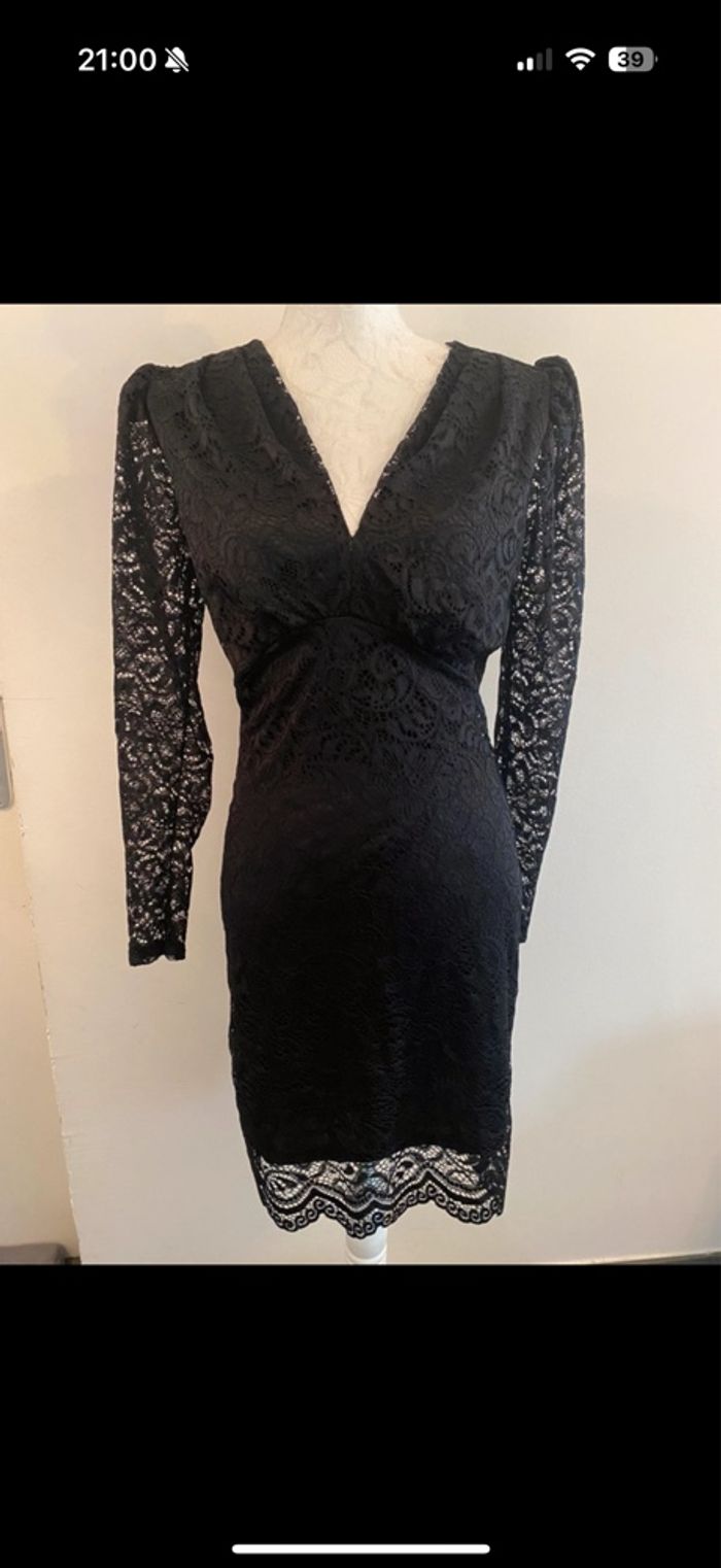 robe noire en dentelle neuf Camille de Paris T 36 - photo numéro 4