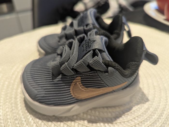 Nike neuf pointure 17