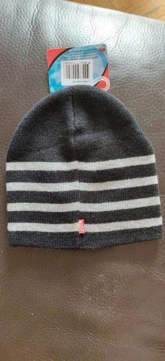 Neuf Bonnet Spiderman noir rayé gris taille 54 - photo numéro 2