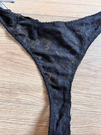 String noir dentelle