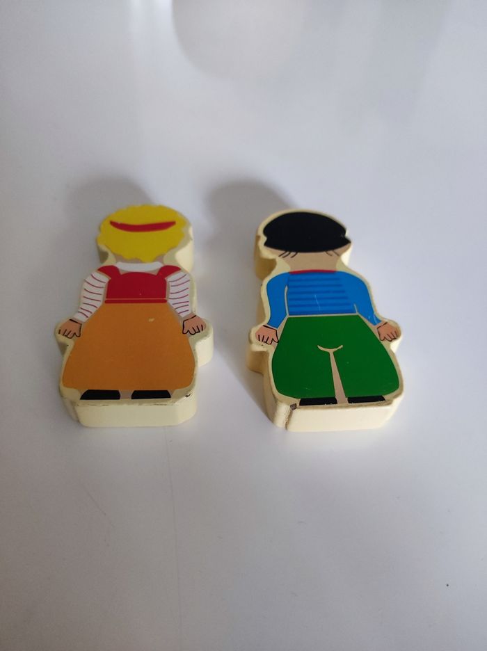 Lot 2 figurines gille & garçon en bois - photo numéro 3