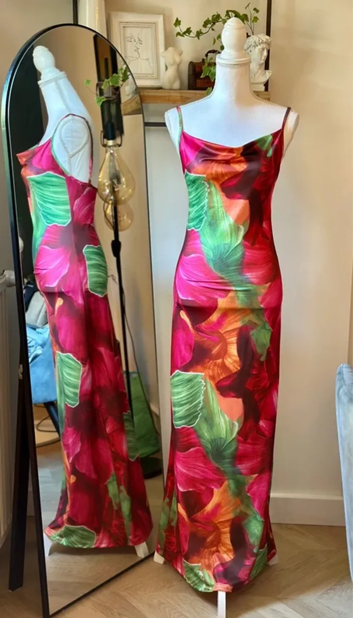 Robe longue près du corps colorée taille 36 - photo numéro 2