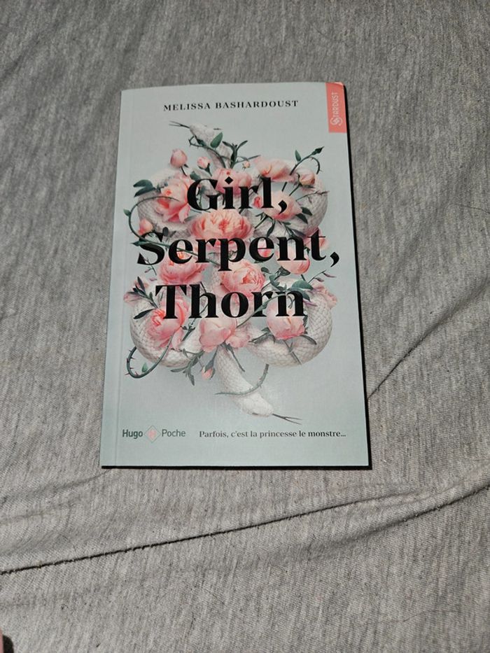 Livre girl, serpent, thorn