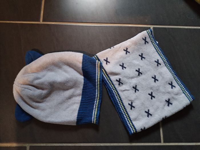 Ensemble bonnet cache cou