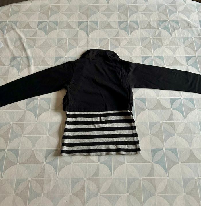 T shirt fille - 9 ans - en bon état - photo numéro 2