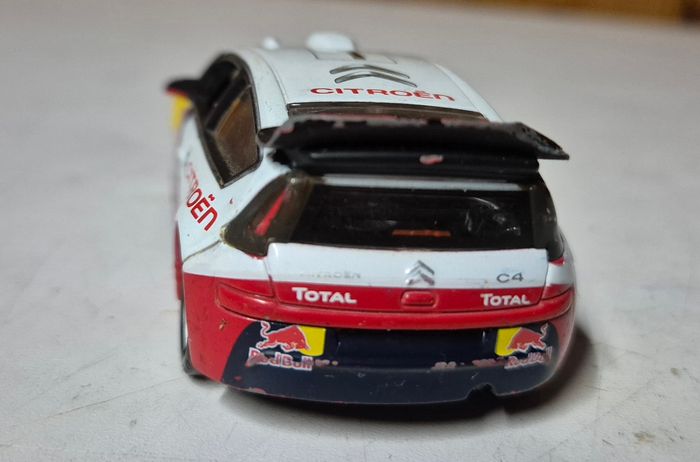 Voiture miniature citroen C4 wrc 1/43 norev No.7 racing red bull total Rallye Portugal 2010 - photo numéro 4