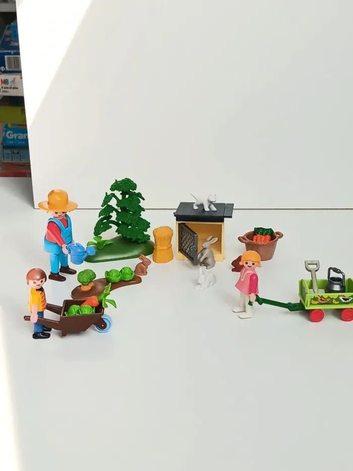 Lot figurines playmobil les enfants et papy au jardin.