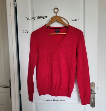 Pull Tommy Hilfiger col V taille S 36 couleur framboise