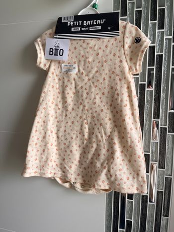Ensemble robe + bodie intégré Petit Bateau 12 mois neuf
