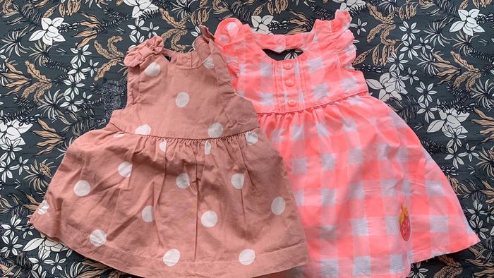 Lot de deux robes neuves 1 mois