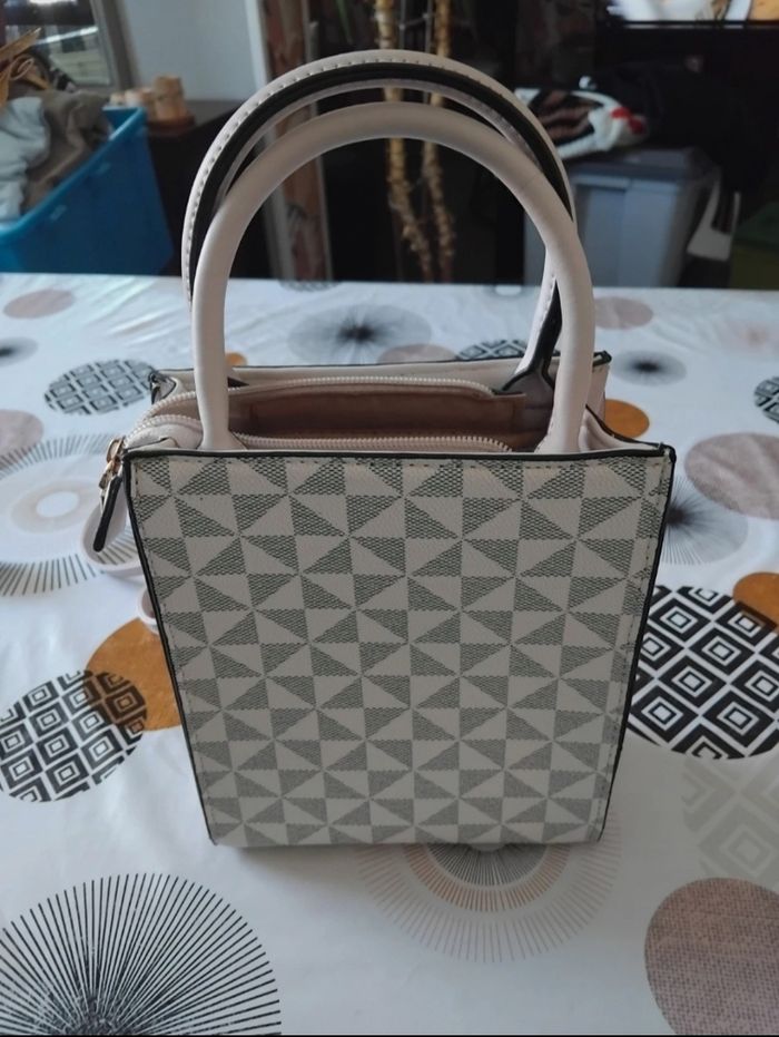 Sac a main avec étiquette neuf - photo numéro 3