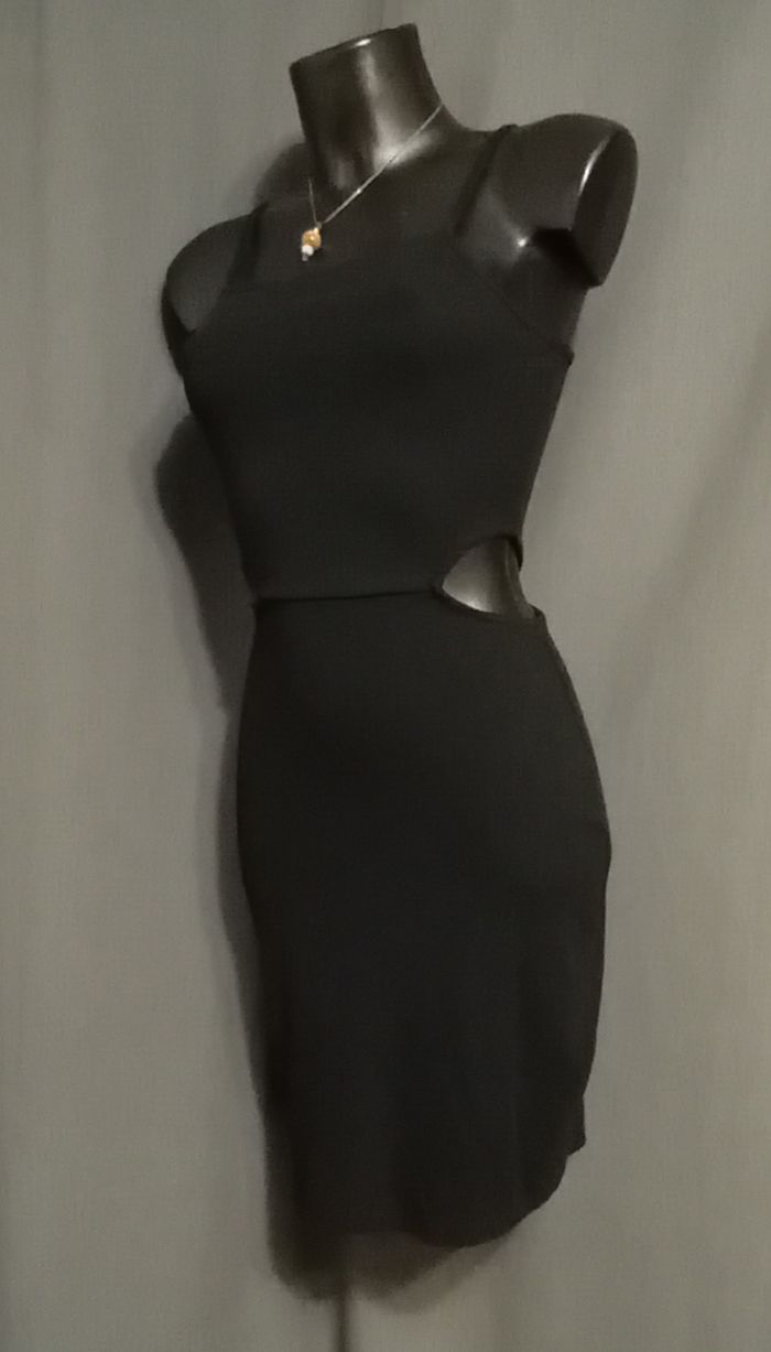 Robe noire à bretelles Kiabi