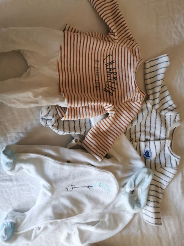 3 pyjamas - photo numéro 2