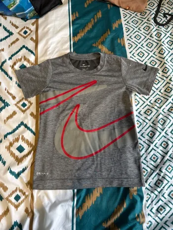T-shirt Nike