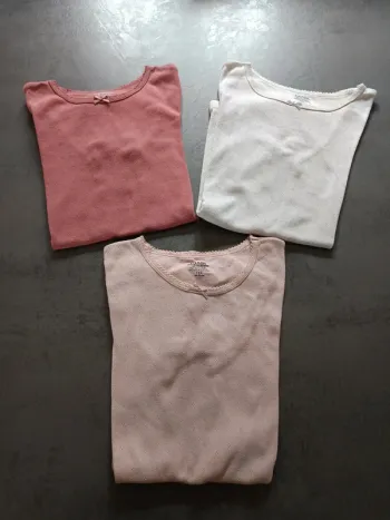 Vends lot de 3 tee shirt manche courte Kiabi taille 12 ans
