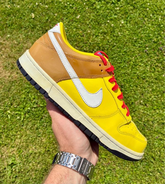 Baskets Nike Dunk low spongebob jaune marron pointure 39 très bon état