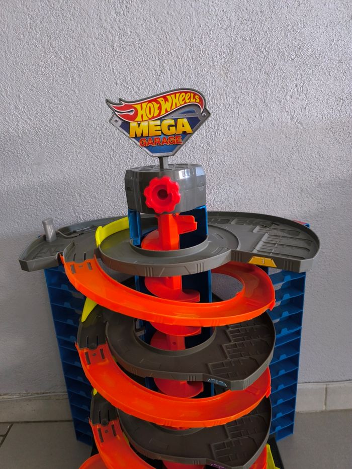 Méga garage hot wheels - photo numéro 2