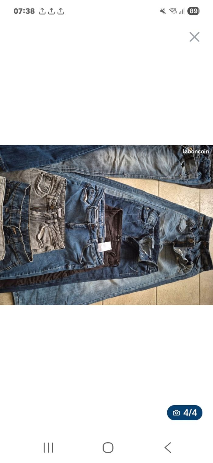 JEANS   Taille  12  ans  .