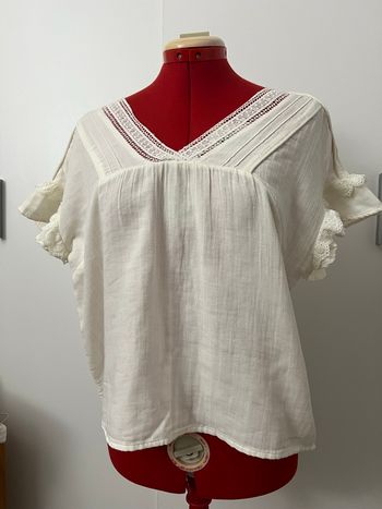Blouse manches courtes volants et dentelle crème Camaïeu