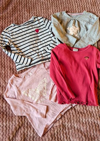 Lot t-shirt manche longue 4 ans.
