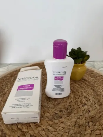 Stieprocal shampoing antipelliculaire 100mL exp 09/26 valeur 10€