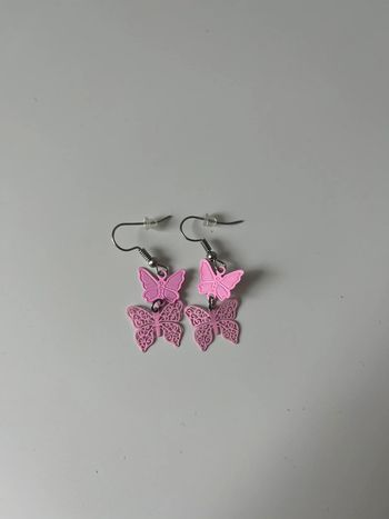 boucles d’oreilles papillons rose