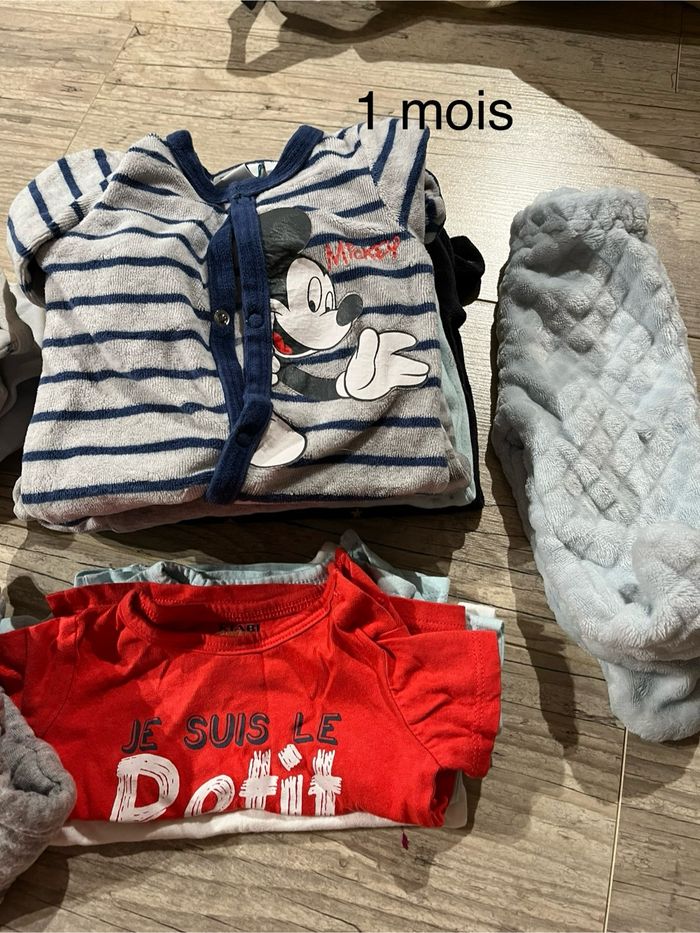 Lot vêtements 1 mois / naissance - photo numéro 3
