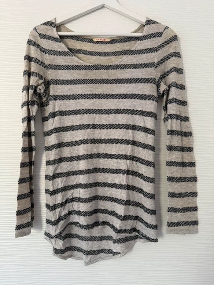Pull fin t-shirt manches longues beige taupe rayures horizontales bleues col rond