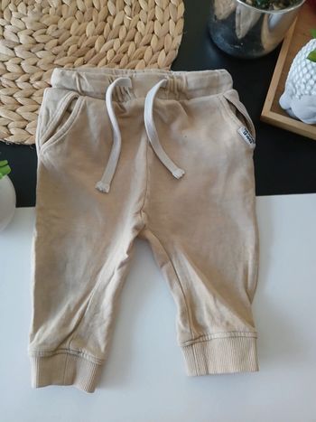 Pantalon H&M Taille 9 mois🦁🌿