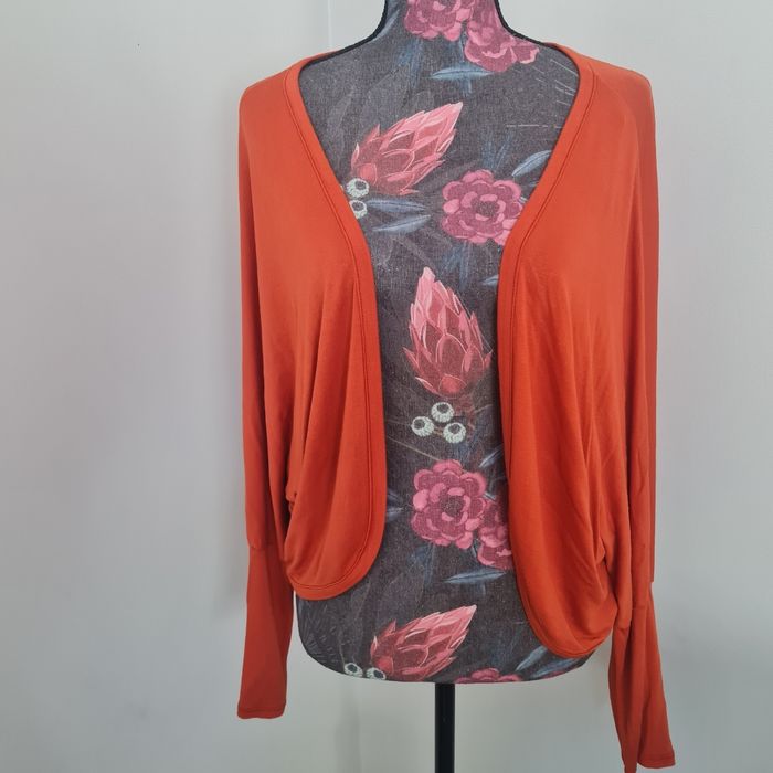 Joli cardigan léger orange