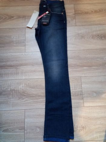 Jean bleu neuf marque Complices taille 14 ans