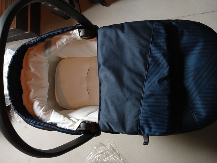 Poussette 3 roues - photo numéro 2