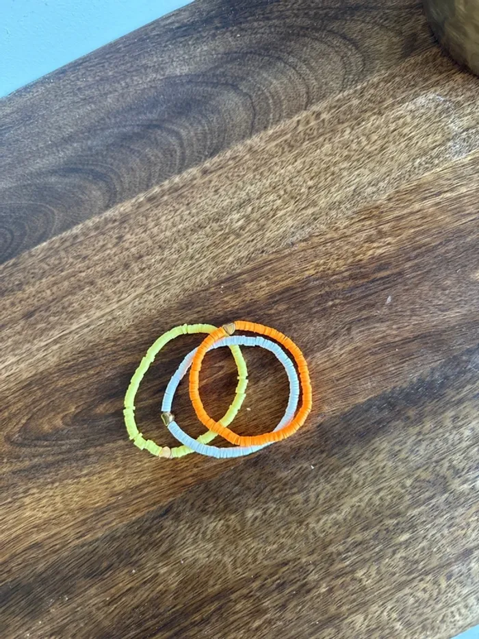 Trois. Petits bracelets - photo numéro 2
